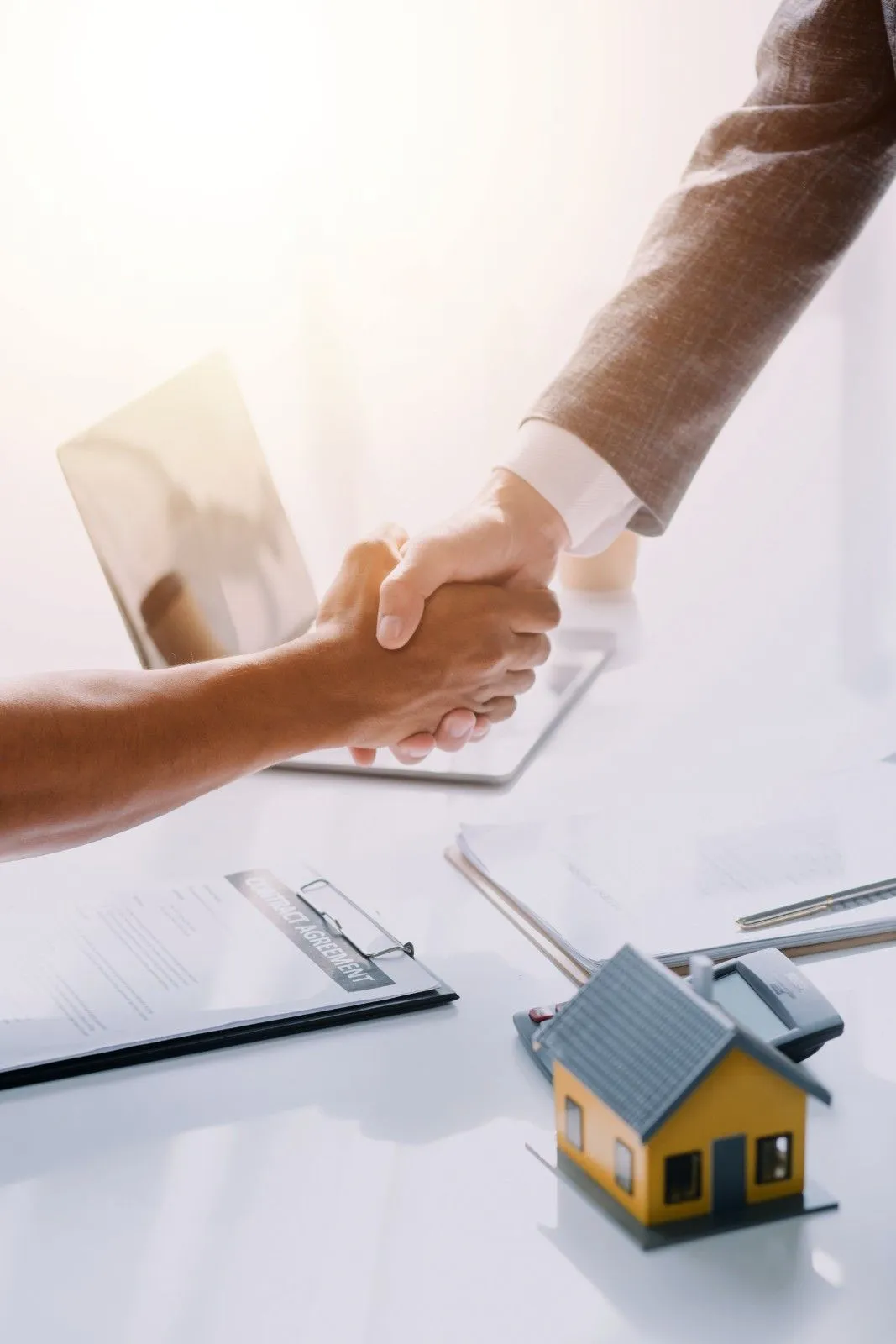 Homeowner shaking hands after accepting a cash offer